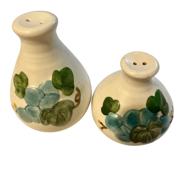 VTG METLOX POPPYTRAIL SCULPTURED GRAPE BLUE SALT And PEPPER SHAKER No Stoppers - Picture 4 of 7